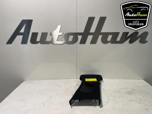 Usagé Revêtement montant centre droit Audi A4 Avant (B9) 2.0 40 T MHEV 16V Prix € 25,00 Règlement à la marge proposé par AutoHam