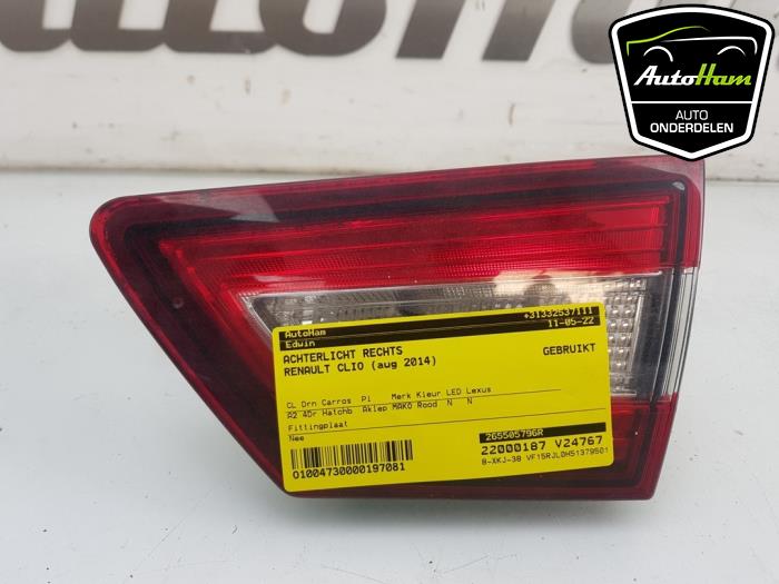 Taillight, right from a Renault Clio IV (5R) 1.5 Energy dCi 90 FAP 2014