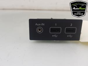 Usagé Connexion USB Renault Clio V (RJAB) 1.0 TCe 100 12V Prix € 40,00 Règlement à la marge proposé par AutoHam