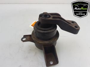 Engine mount from a Hyundai i20 1.4i 16V 2010