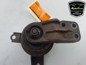 Engine mount from a Hyundai i20 1.4i 16V 2010