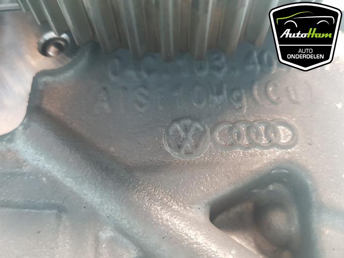 Tête de cylindre d'un Volkswagen Golf VII (AUA) 1.0 TSI 12V 2018