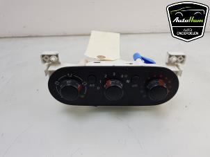 Usados Panel de control de calefacción Opel Vivaro 1.6 CDTI BiTurbo 120 Precio € 50,00 Norma de margen ofrecido por AutoHam