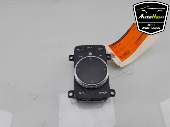 Używane Przycisk I-Drive BMW 1 serie (F40) 118i 1.5 TwinPower 12V Cena € 125,00 Procedura marży oferowane przez AutoHam