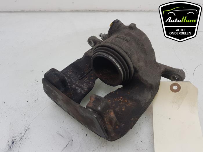 Front brake calliper, left from a Mercedes-Benz B (W246,242) 1.8 B-200 CDI BlueEFFICIENCY 16V 2014