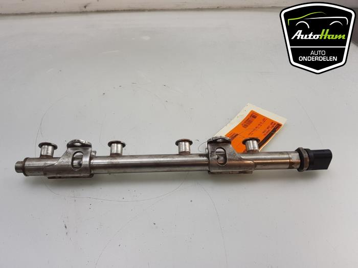 Fuel injector nozzle from a Seat Leon (5FB) 1.4 TSI ACT 16V 2018