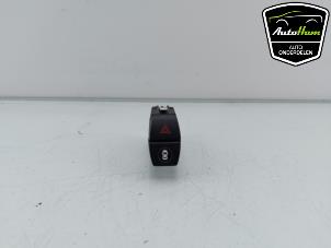 Używane Przelacznik swiatel awaryjnych BMW X5 (F15) xDrive 30d 3.0 24V Cena € 15,00 Procedura marży oferowane przez AutoHam