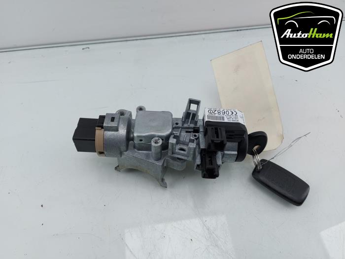Cerradura de contacto y llave de un Mazda 6 Sportbreak (GY19/89) 2.0i 16V 2004