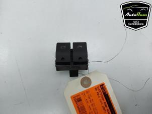 Used Electric window switch Volkswagen Polo IV (9N1/2/3) 1.2 12V Price € 10,00 Margin scheme offered by AutoHam