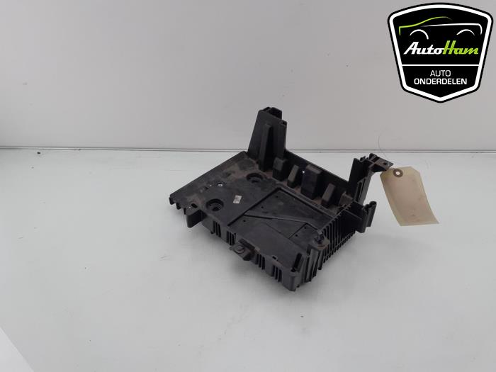 Begagnade Batterilåda Opel Karl 1.0 12V Pris € 15,00 Marginaltabell erbjuds av AutoHam