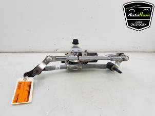 Used Wiper motor + mechanism Renault Clio V (RJAB) 1.6 E-Tech 140 16V Price on request offered by AutoHam