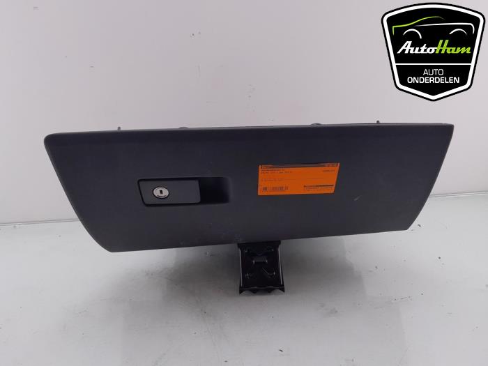 Begagnade Handskfack Volvo V70 (BW) 2.0 D4 20V Pris € 40,00 Marginaltabell erbjuds av AutoHam