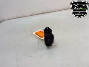 Usados Interruptor de freno de mano Renault Megane III Grandtour (KZ) 1.5 dCi 110 Precio € 10,00 Norma de margen ofrecido por AutoHam
