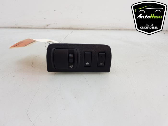 Używane Przelacznik Renault Megane III Grandtour (KZ) 1.5 dCi 110 Cena € 20,00 Procedura marży oferowane przez AutoHam