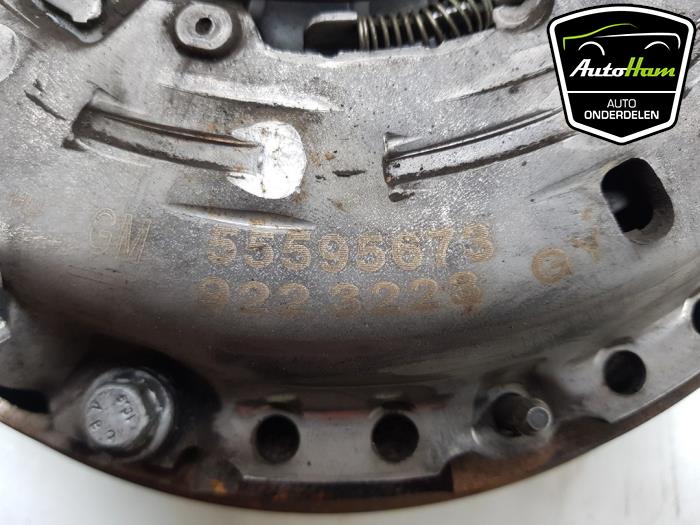 Dual mass flywheel Opel Corsa E 1.0 SIDI Turbo 12V - 9223223 B10XFT LUK