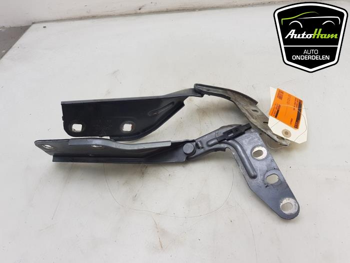 Usagé Charnière de capot Porsche Cayenne (9PA) 4.5 V8 32V Turbo Prix € 20,00 Règlement à la marge proposé par AutoHam