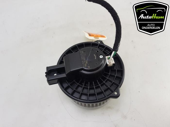 Heating and ventilation fan motor from a Mazda 6 SportBreak (GJ/GH/GL) 2.0 SkyActiv-G 165 16V 2017