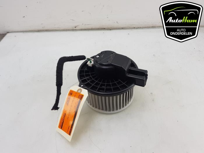 Heating and ventilation fan motor from a Mazda 6 SportBreak (GJ/GH/GL) 2.0 SkyActiv-G 165 16V 2017