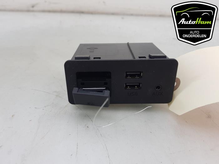 車 新品 未使用マツダ純正AUXユニット USB ☆K69A-66-9U0A