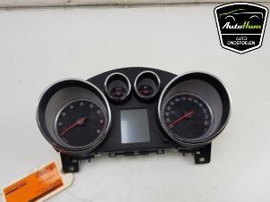Used Instrument panel Opel Zafira Tourer (P12) 1.4 Turbo 16V Ecotec Price € 150,00 Margin scheme offered by AutoHam