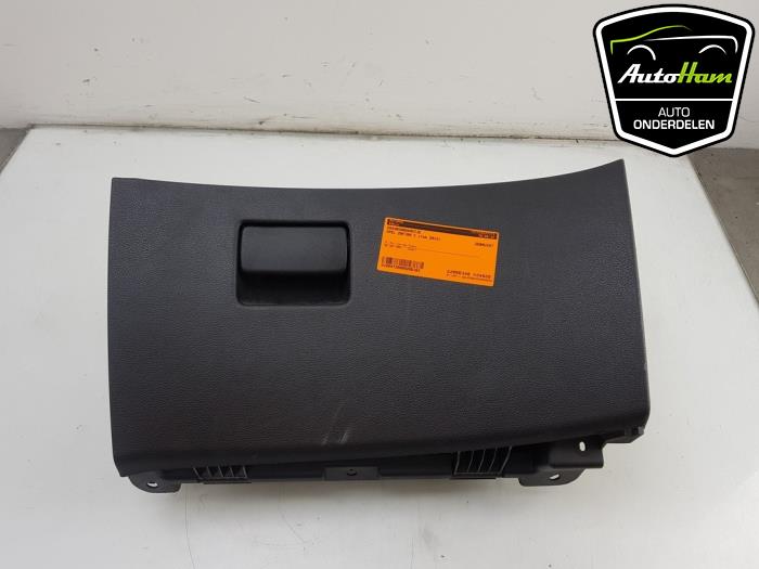 Begagnade Handskfack Opel Zafira Tourer (P12) 1.4 Turbo 16V Ecotec Pris € 30,00 Marginaltabell erbjuds av AutoHam