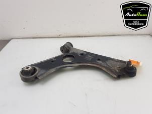 Usagé Bras de suspension avant droit Opel Combo 1.3 CDTI 16V Prix € 35,00 Règlement à la marge proposé par AutoHam