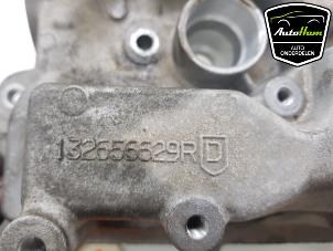 Ventildeckel van een Renault Clio IV (5R) 0.9 Energy TCE 90 12V 2013