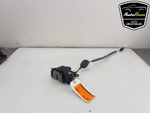 Used Front door lock mechanism 4-door, right Renault Clio V (RJAB) 1.6 E-Tech 140 16V Price € 50,00 Margin scheme offered by AutoHam