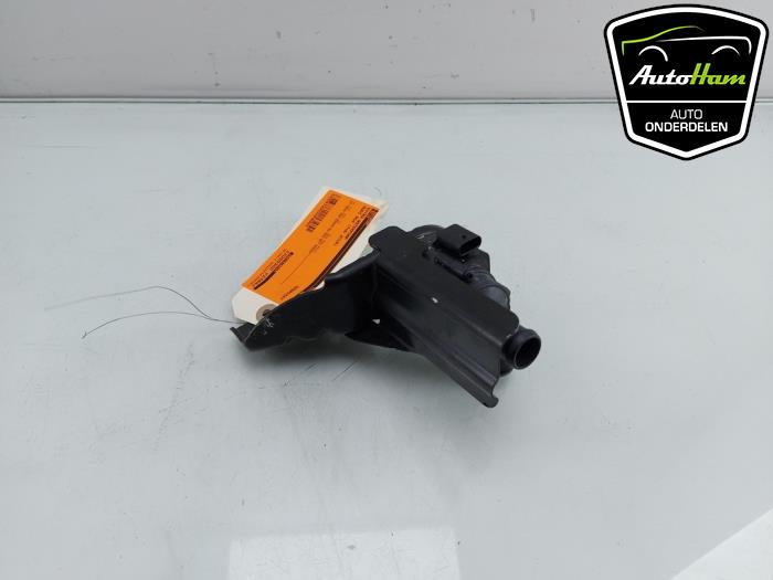 Begagnade Extra vattenpump Audi RS 4 Avant (B9) 2.9 V6 TFSI 24V Pris € 20,00 Marginaltabell erbjuds av AutoHam
