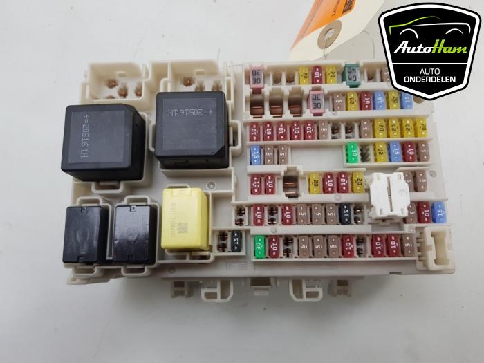 Fuse box Nissan Qashqai 1.3 DIGT MHEV 16V 243506RA0B NISSAN