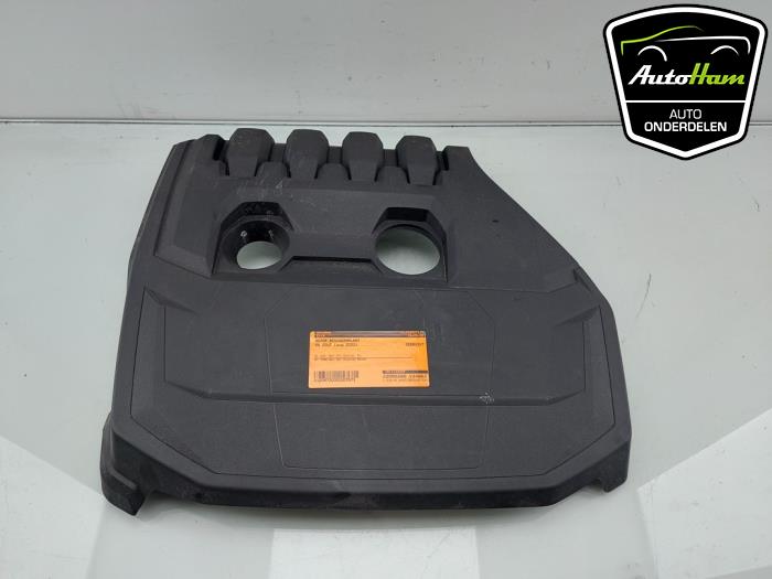 Engine protection panel from a Volkswagen Golf VII Variant (AUVV) 1.5 TSI Evo BMT 16V 2020
