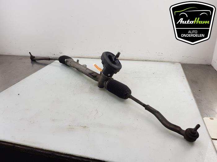 Steering box from a Renault Clio IV (5R) 1.5 Energy dCi 90 FAP 2013
