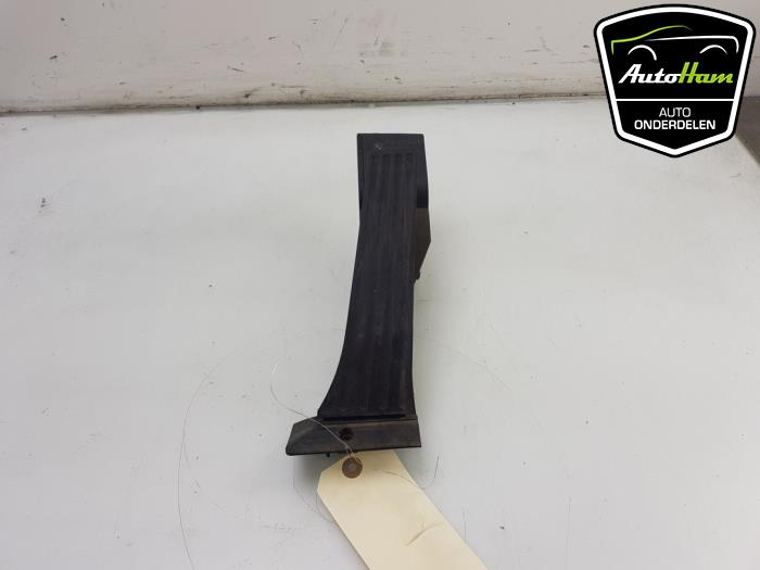 Accelerator pedal from a BMW 3 serie (E90) 320d 16V 2007