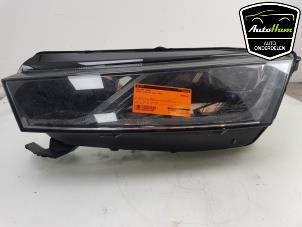 Used Headlight, left Skoda Octavia Combi (NXAC) 1.0 TSI 12V Price on request offered by AutoHam