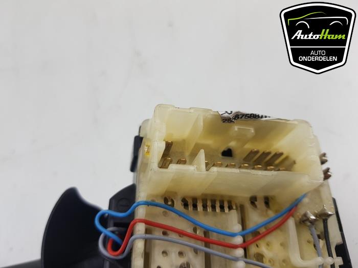 Interruptor de limpiaparabrisas de un Renault Captur (2R) 0.9 Energy TCE 12V 2014