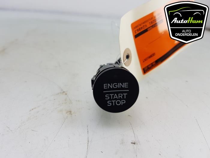 Start/Stopp Schalter van een Ford Fiesta Active 1.0 EcoBoost 12V Hybrid 125 2021