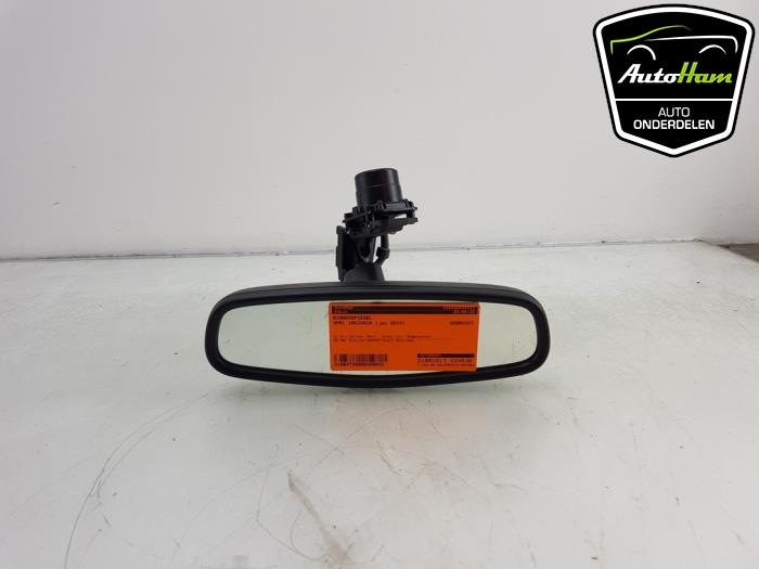 Rear view mirror from a Opel Insignia Sports Tourer 2.0 CDTI 16V 120 ecoFLEX 2014