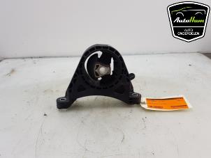 Engine mount from a Opel Insignia Sports Tourer 2.0 CDTI 16V 120 ecoFLEX 2014