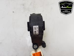 Engine mount from a Opel Insignia Sports Tourer 2.0 CDTI 16V 120 ecoFLEX 2014