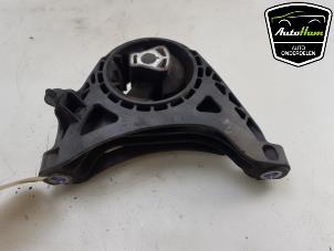 Engine mount from a Opel Insignia Sports Tourer 2.0 CDTI 16V 120 ecoFLEX 2014