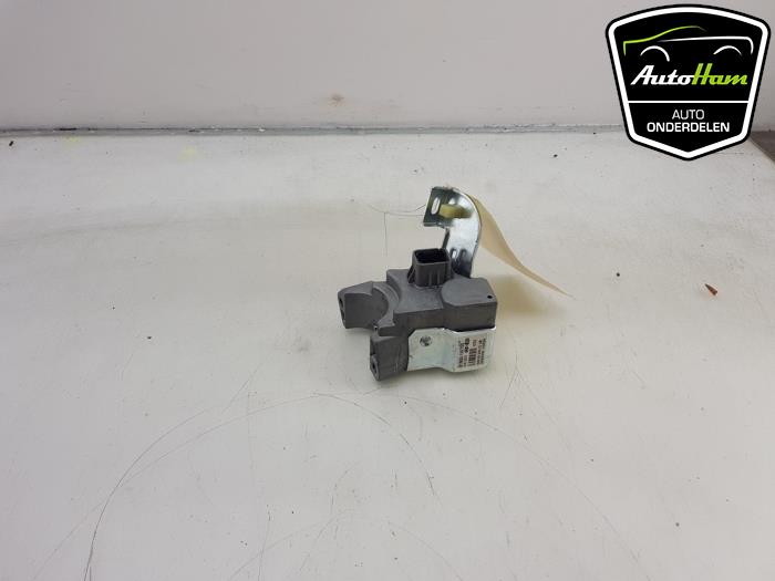 Electronic ignition key from a Kia Rio III (UB) 1.2 CVVT 16V 2013