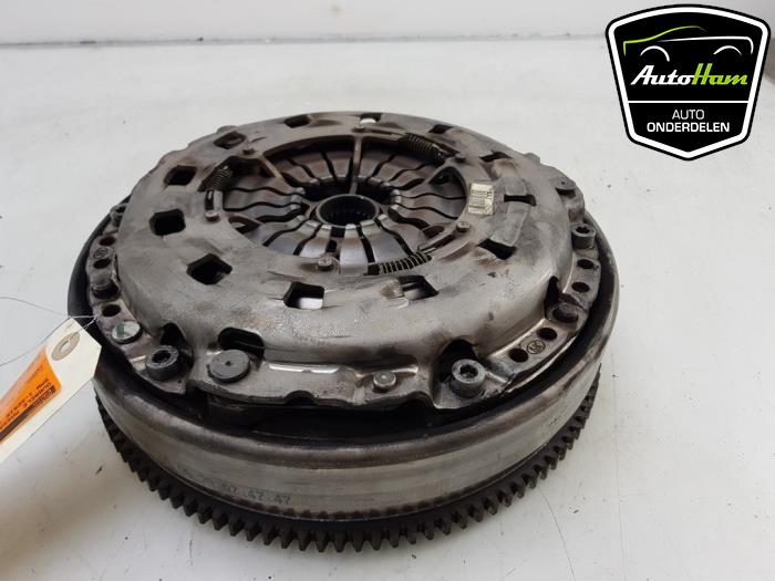 Dual mass flywheel from a BMW 1 serie (E81) 116i 2.0 16V 2010