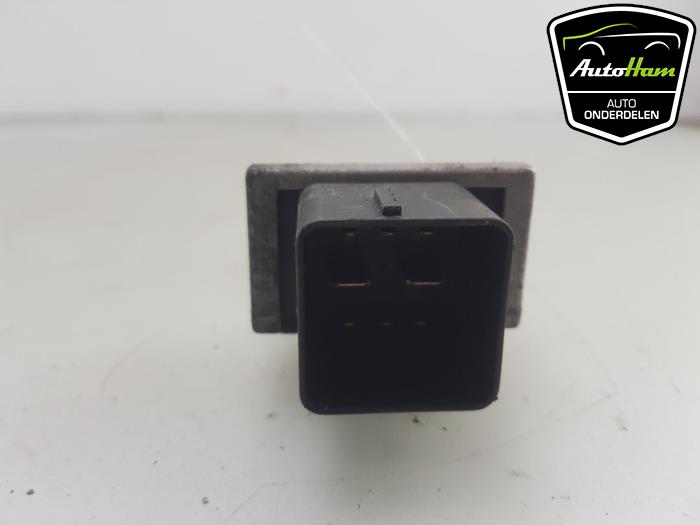 Glow plug relay from a Renault Megane IV Estate (RFBK) 1.5 Energy dCi 110 2018