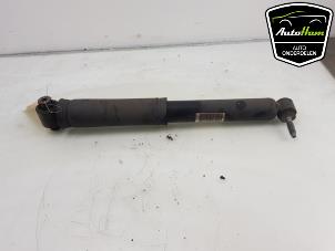 Used Rear shock absorber, right Renault Megane IV Estate (RFBK) 1.5 Energy dCi 110 Price € 40,00 Margin scheme offered by AutoHam