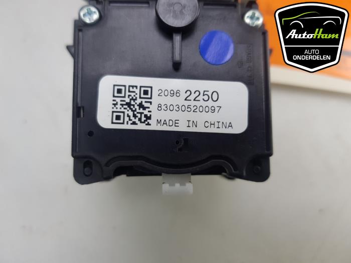Interruptor de indicador de dirección de un Opel Mokka/Mokka X X 1.4 Turbo 16V 4x2 2019