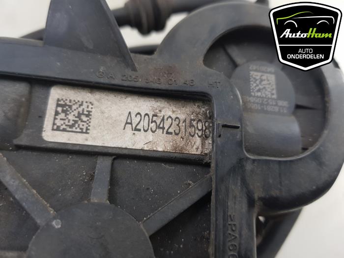 Zacisk hamulcowy lewy tyl z Mercedes-Benz C Estate (S205) C-350 e 2.0 16V 2015