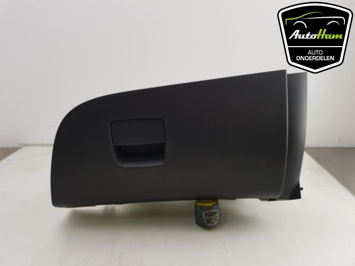 Begagnade Handskfack Opel Corsa E 1.0 SIDI Turbo 12V Pris € 50,00 Marginaltabell erbjuds av AutoHam