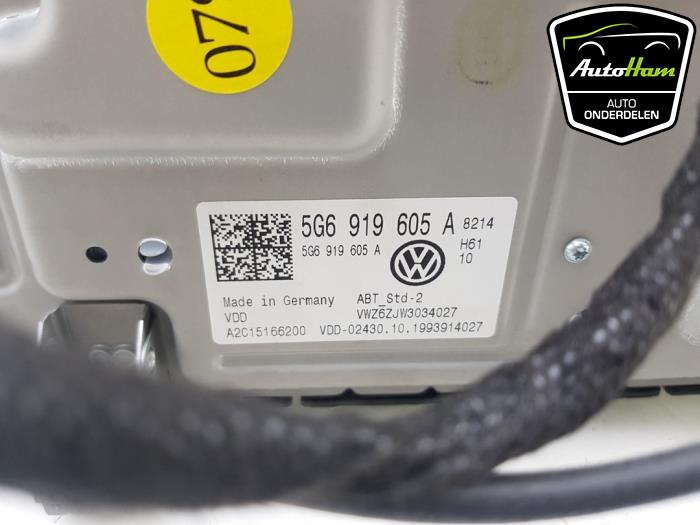 Controlador de pantalla multimedia de un Volkswagen Polo VI (AW1) 1.0 MPI 12V 2019