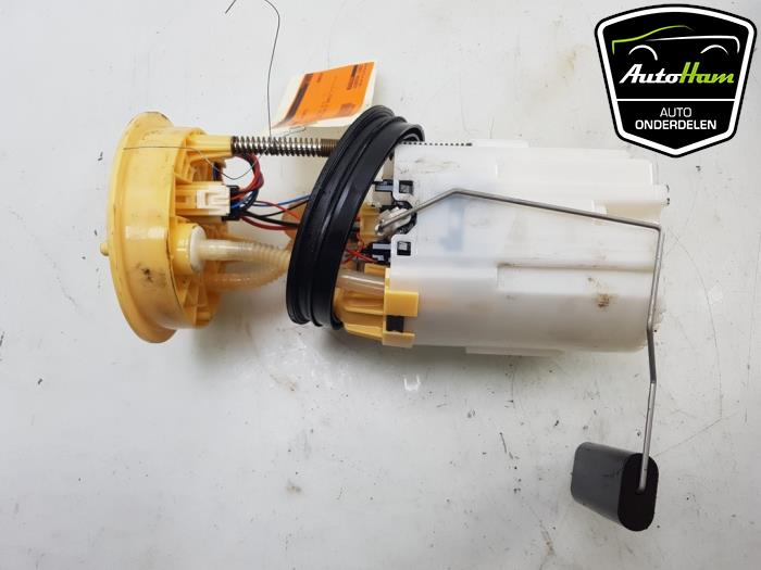 Booster pump from a Volkswagen Caddy IV 2.0 TDI 75 2017