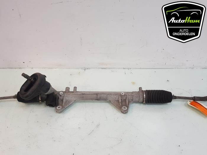 Steering box from a Renault Clio IV (5R) 1.2 16V 2013
